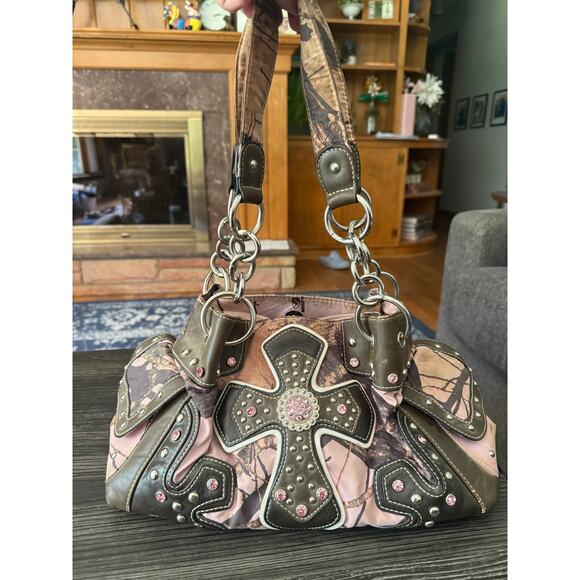 Blazin Roxx Handbags - Blazin Roxx Rhinestone Cross Pink Mossy Oak Shoulder Bag